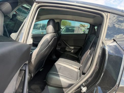 Used 2022 Tesla Model Y Performance AWD/4WD image 22