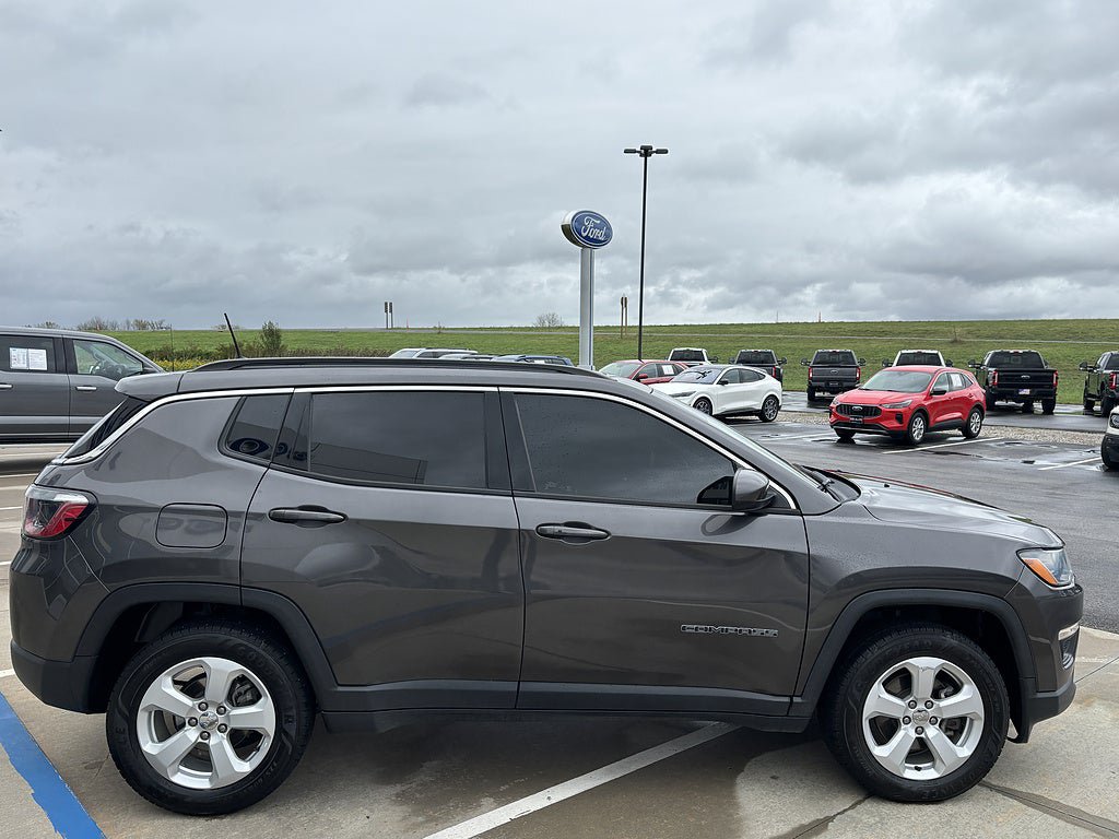 Used 2021 Jeep Compass Latitude w/ Sun and Sound Group AWD/4WD image 6