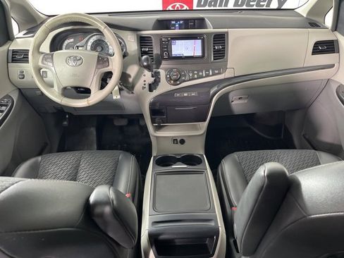 Used 2013 Toyota Sienna SE image 6
