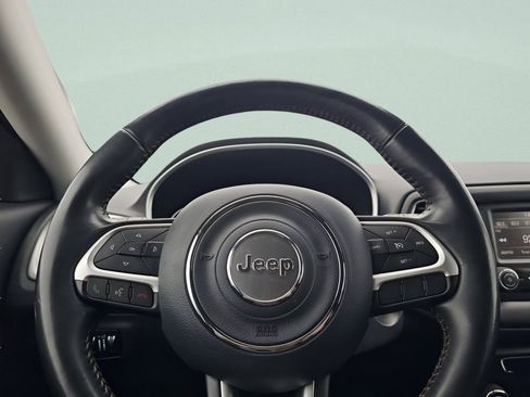 Used 2018 Jeep Compass Latitude image 27