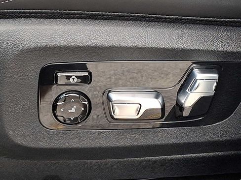 Used 2025 BMW X7 M60i AWD/4WD image 29