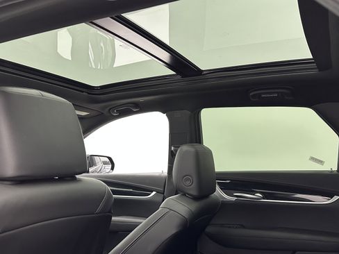 Used 2025 Cadillac XT5 Premium Luxury image 6
