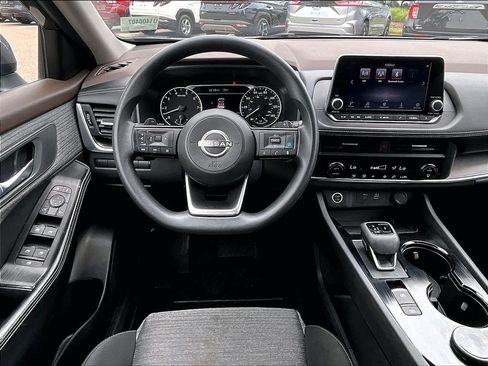 Used 2023 Nissan Rogue SV AWD/4WD image 17