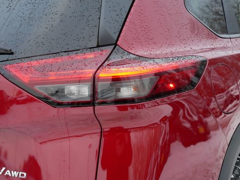 Certified 2023 Nissan Rogue SV image 17