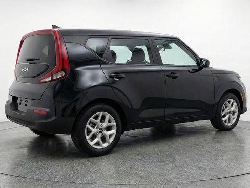 Used 2025 Kia Soul LX w/ LX Technology Package image 9