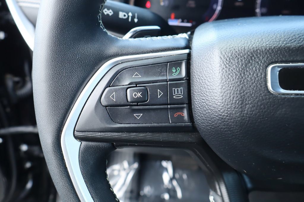Used 2024 Jeep Grand Cherokee L Altitude RWD image 23