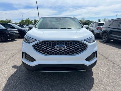 Certified 2024 Ford Edge SEL w/ Convenience Package AWD/4WD image 2