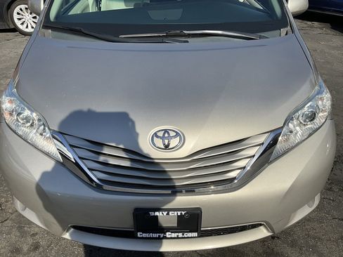 Used 2015 Toyota Sienna LE image 87