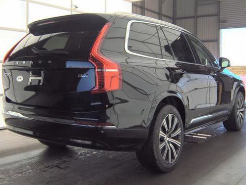 Used 2024 Volvo XC90 B5 Core w/ Climate Package image 3