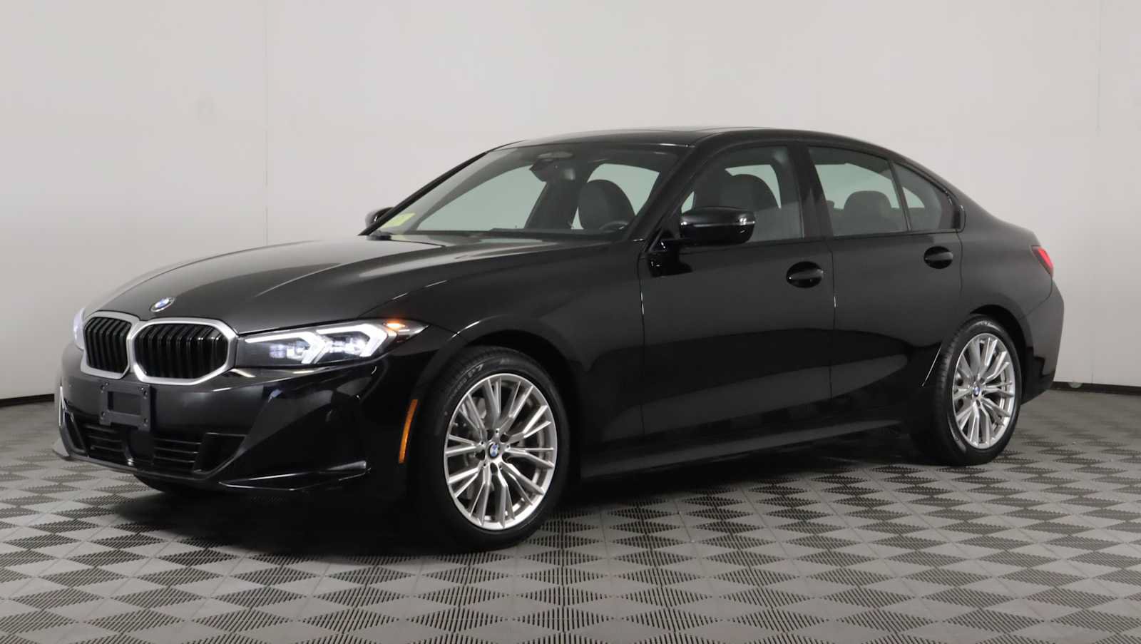 Used 2023 BMW 330i xDrive Sedan w/ Premium Package AWD/4WD image 3