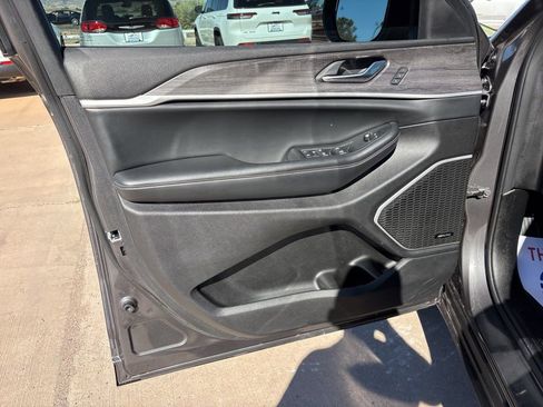 Used 2022 Jeep Grand Cherokee L Limited w/ Luxury Tech Group II image 13