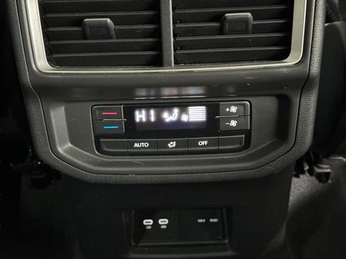 Used 2024 Volkswagen Atlas SE image 13