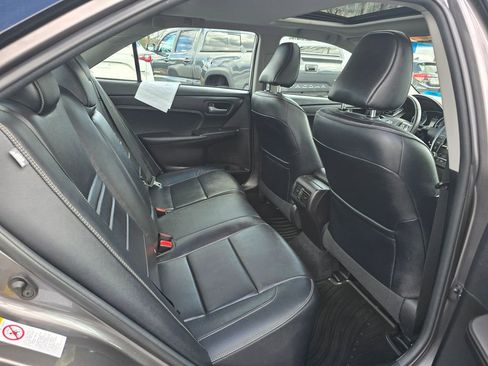 Used 2017 Toyota Camry XLE w/ Moonroof Package image 12