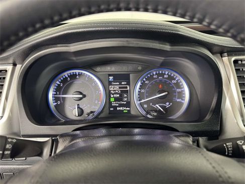 Used 2018 Toyota Highlander XLE image 3