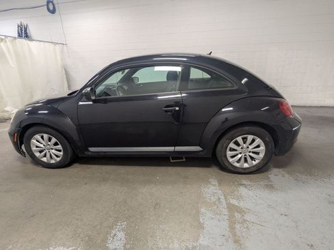 Used 2017 Volkswagen Beetle 1.8T Classic FWD image 10