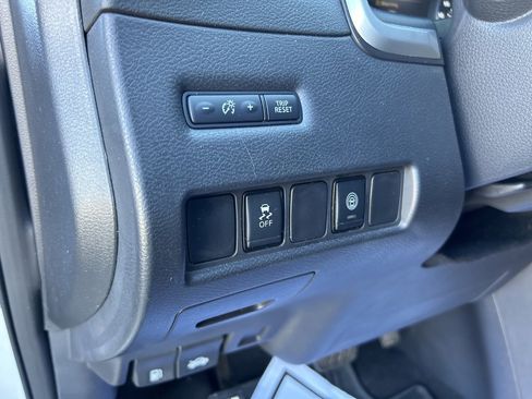 Used 2022 Nissan Murano S image 17