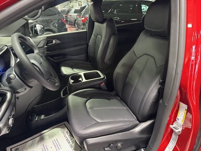 New 2026 Chrysler Pacifica Select AWD/4WD image 18