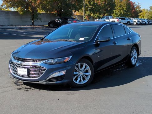 Used 2019 Chevrolet Malibu LT w/ Driver Confidence Package II image 2