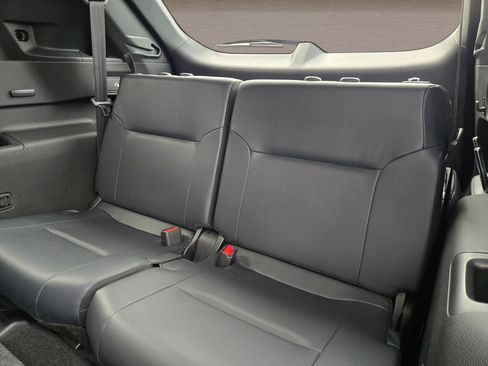 Used 2025 Mitsubishi Outlander AWD image 13