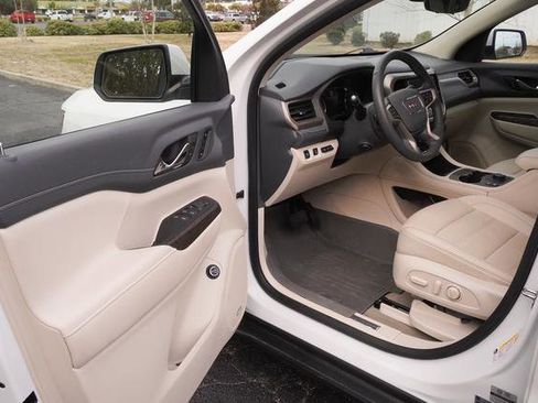 Used 2023 GMC Acadia Denali w/ Denali Ultimate Package image 12