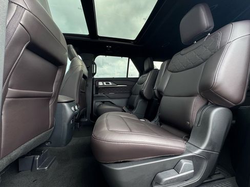 Used 2025 Ford Explorer Platinum w/ Ultimate Package image 20