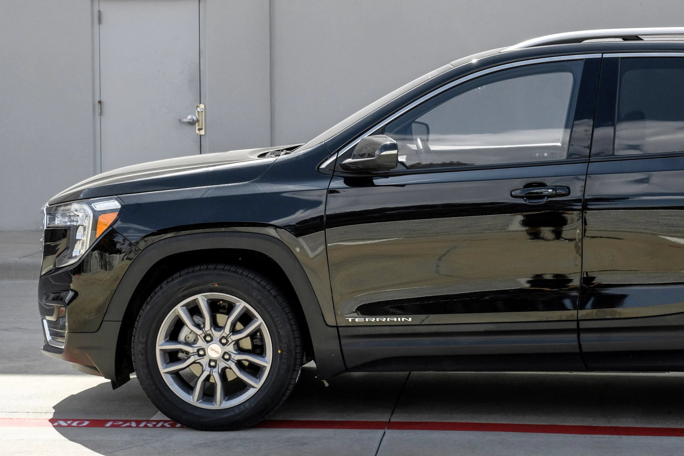 Used 2023 GMC Terrain SLT AWD/4WD image 11