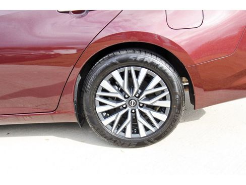 Used 2024 Nissan Altima 2.5 SV image 30