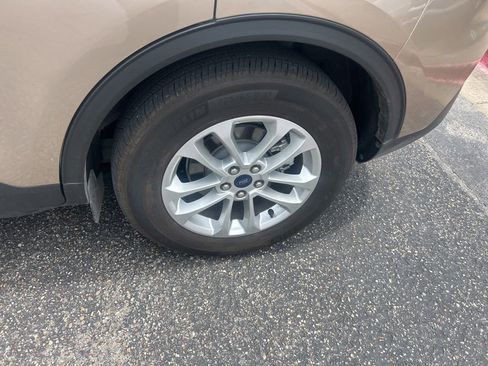 Used 2020 Ford Escape SE FWD image 9