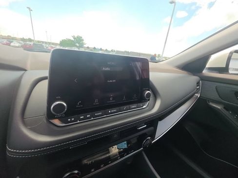 Used 2023 Nissan Rogue SV AWD/4WD image 18