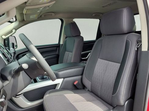 Used 2021 Nissan Titan SV w/ SV Convenience Package image 11