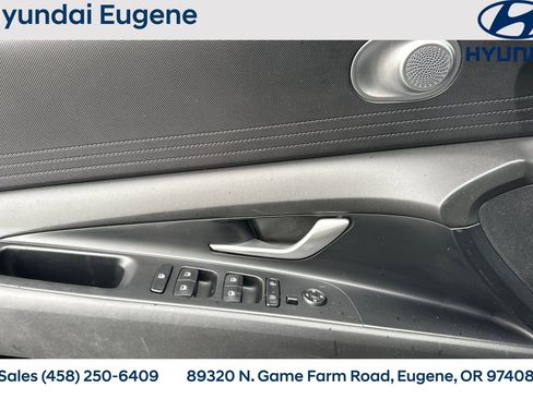 Used 2022 Hyundai Elantra SEL image 12