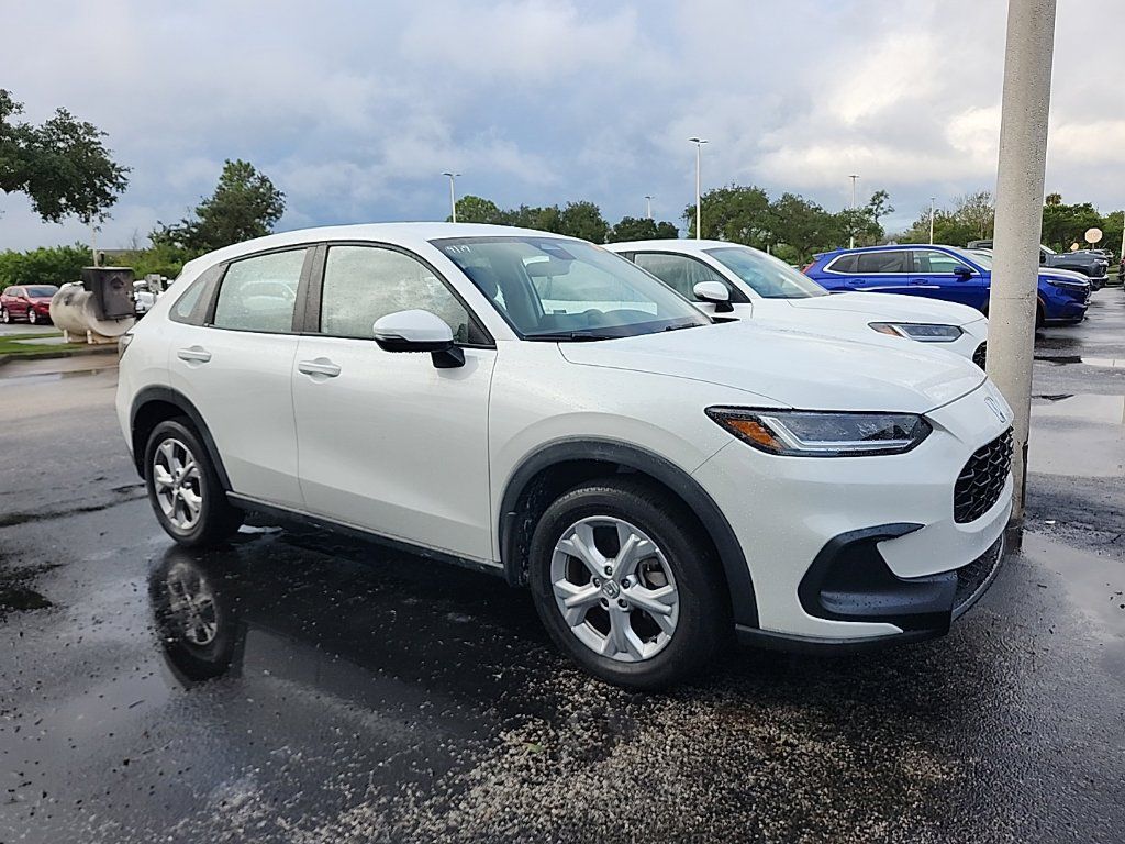 Used 2024 Honda HR-V LX image 2