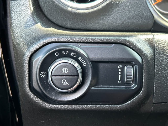 Used 2023 Jeep Gladiator Rubicon w/ Cold Weather Group AWD/4WD image 22