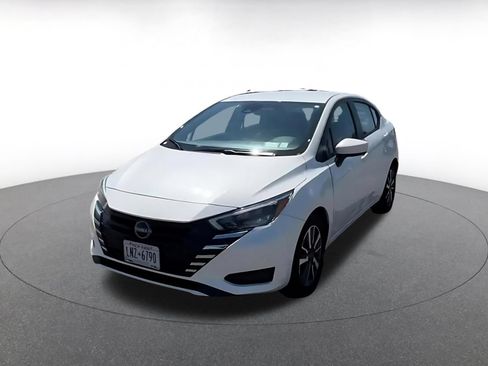 Used 2025 Nissan Versa SV FWD image 9