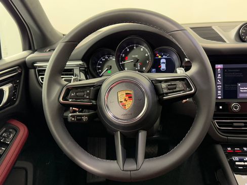 Certified 2026 Porsche Macan AWD/4WD image 11