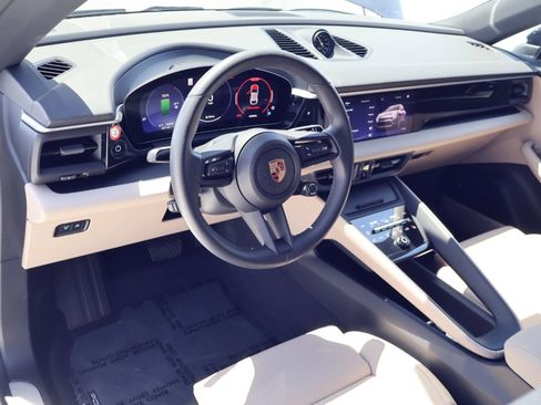 Used 2025 Porsche Macan Electric RWD image 4