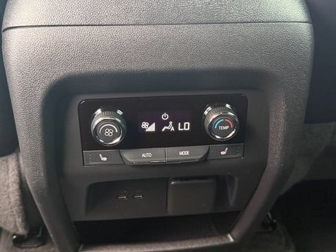 Used 2025 Chevrolet Traverse RS AWD/4WD image 13