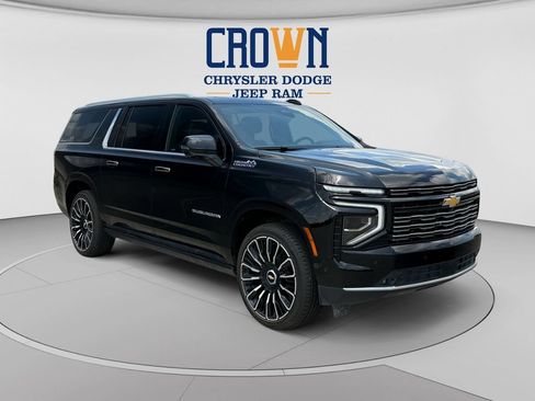 Used 2025 Chevrolet Suburban High Country AWD/4WD image 1