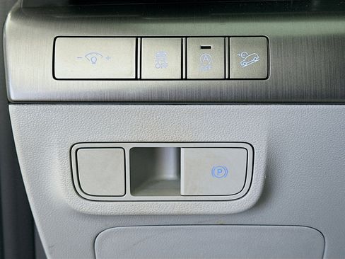 Used 2024 Hyundai Kona SE image 17