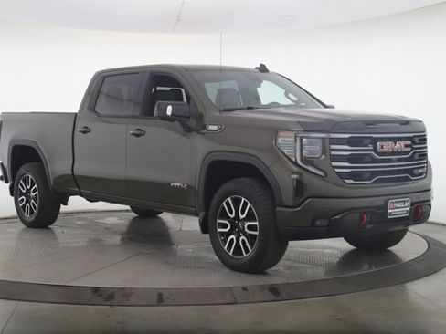 Used 2024 GMC Sierra 1500 AT4 w/ AT4 Preferred Package AWD/4WD image 2