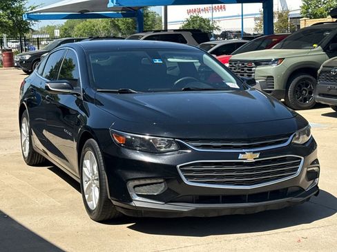 Used 2017 Chevrolet Malibu LT w/ Leather Package image 4