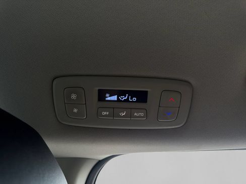 Used 2024 Kia Carnival EX FWD image 34