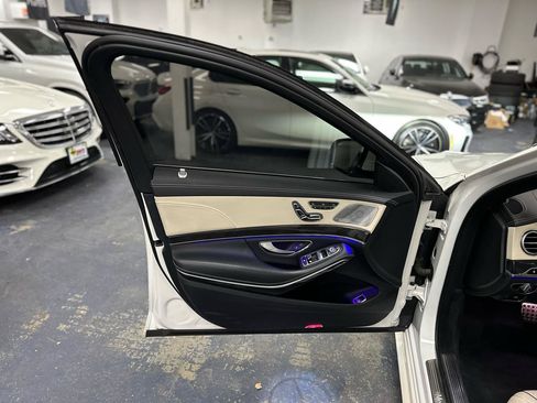 Used 2020 Mercedes-Benz S 560 4MATIC Sedan w/ AMG Line Exterior image 12