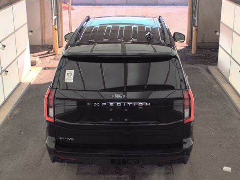 Used 2025 Ford Expedition Active image 18