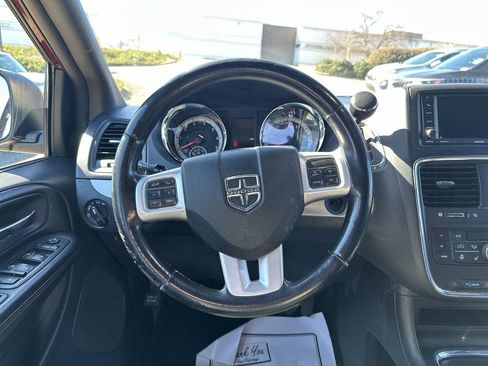 Used 2019 Dodge Grand Caravan GT image 13