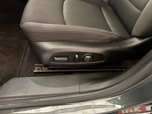 Used 2017 Chevrolet Malibu LT FWD image 9