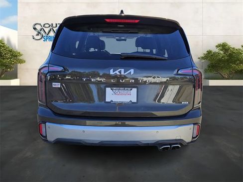 Used 2023 Kia Telluride EX w/ EX Captain's Chair Package image 4