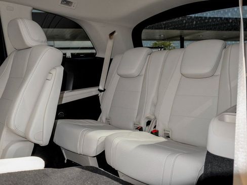Used 2026 Mercedes-Benz GLS 450 4MATIC image 19