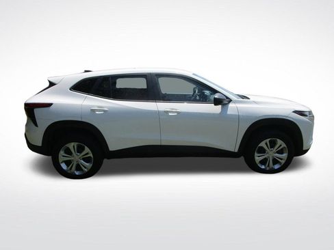 Used 2025 Chevrolet Trax LS FWD image 8