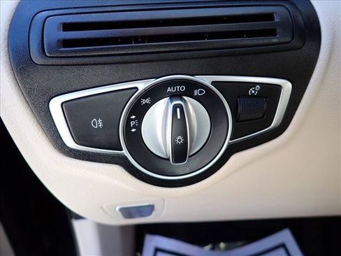 Used 2022 Mercedes-Benz GLC 300 4MATIC image 16